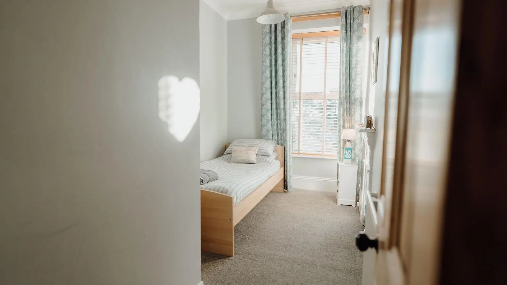 Holiday home No4 Queens Parade Close To South Tenby