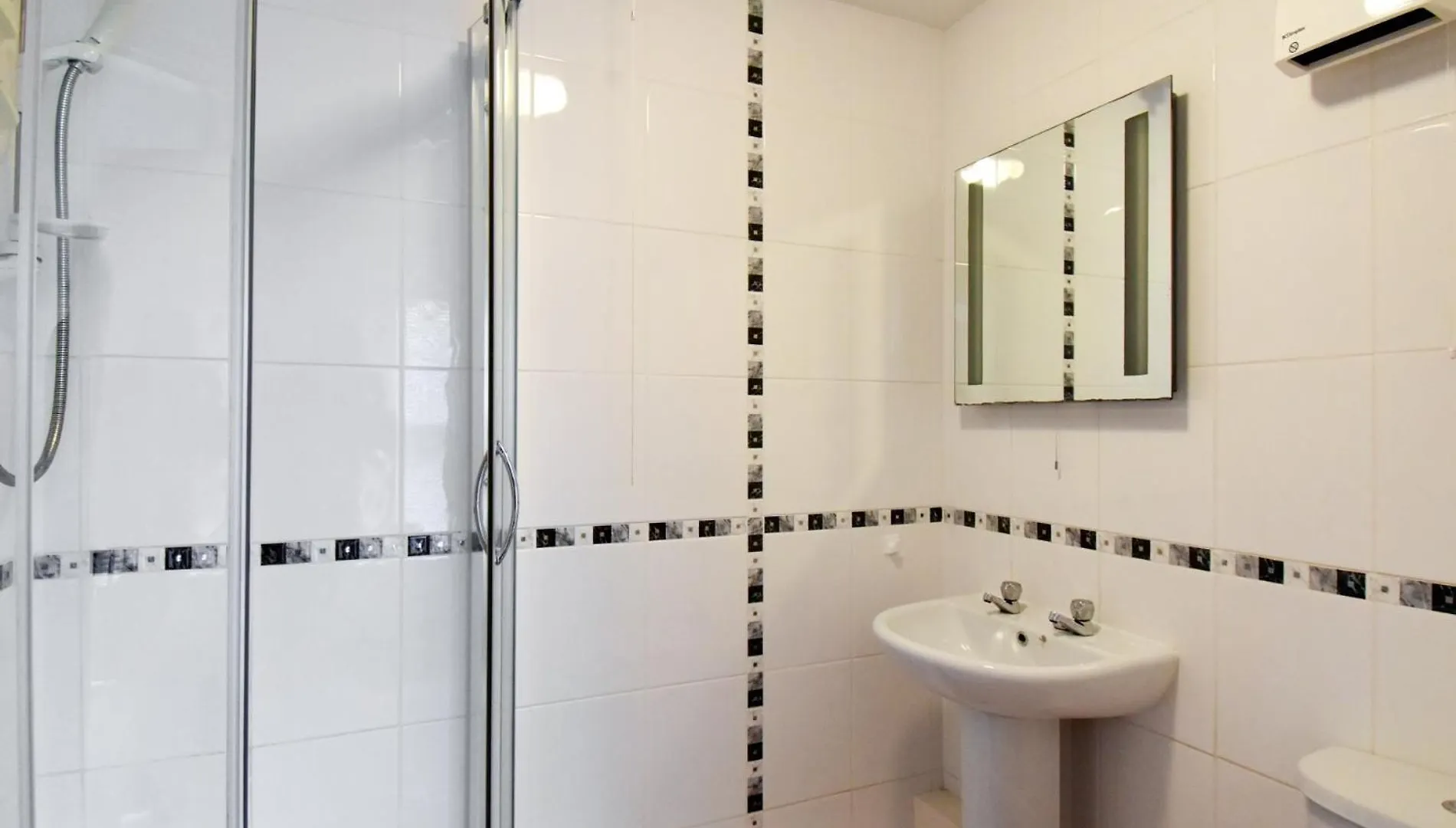 1 Bed In Fb057 Tenby