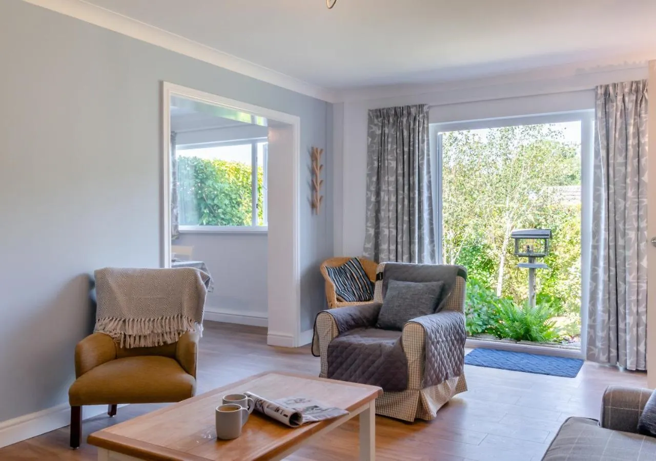 Oak View * Tenby
