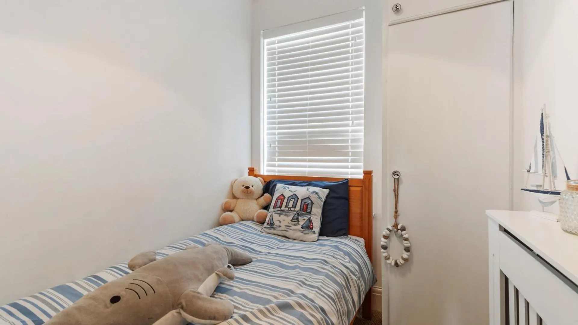 The Pennines - Close To Town And Shops * Tenby