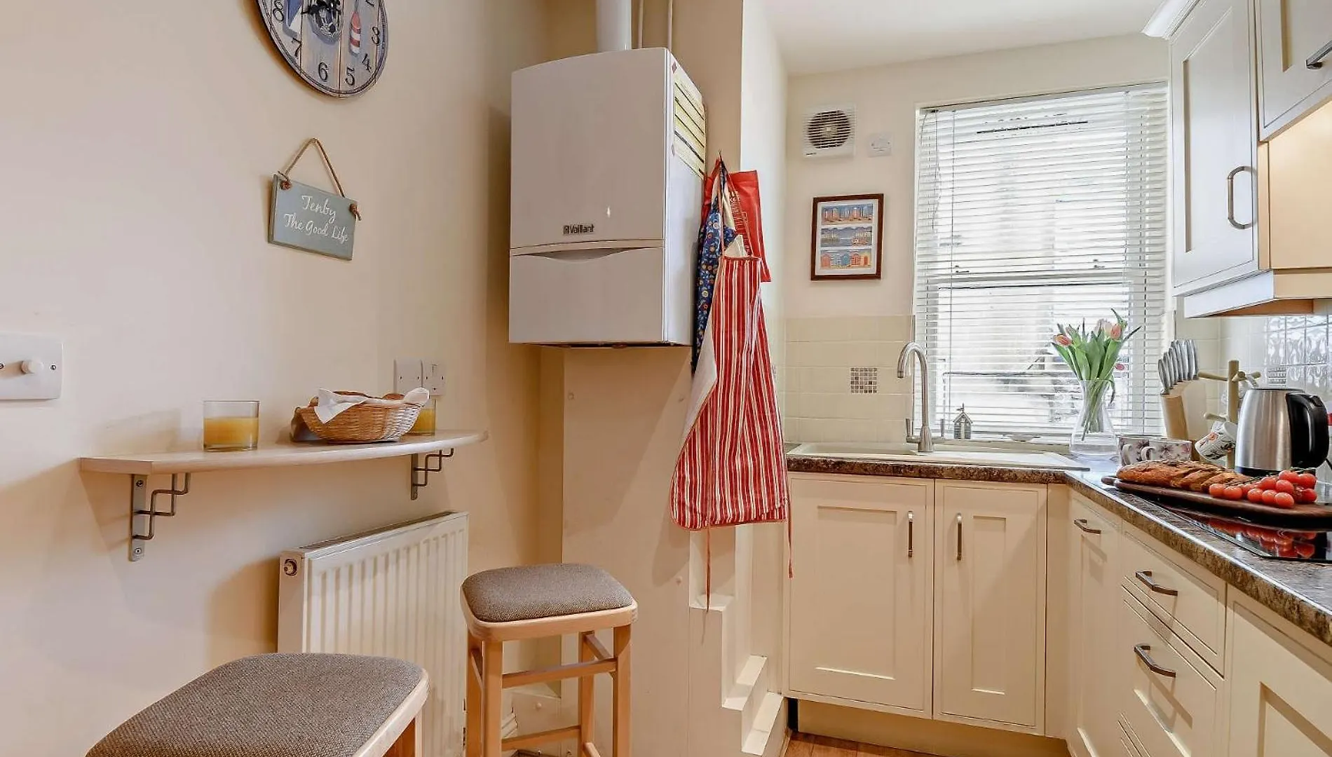 3 Bed In Fb053 Apartman Tenby