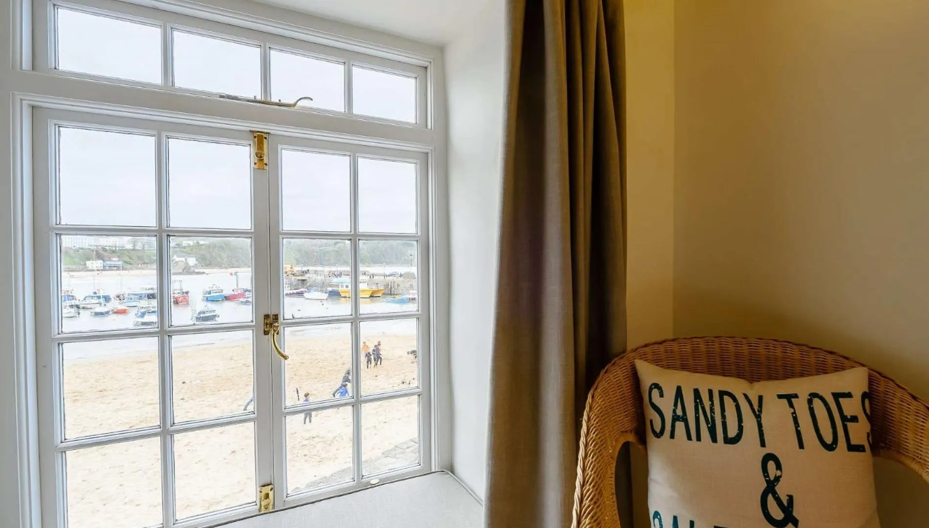 3 Bed In Fb095 Tenby