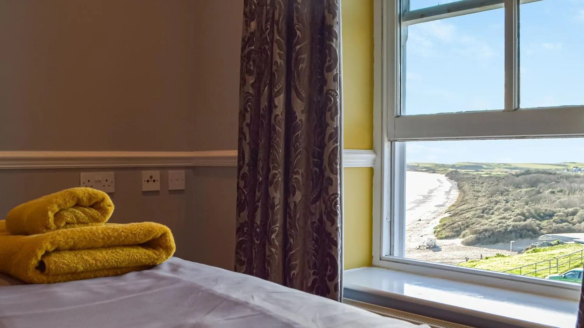 South View * Tenby