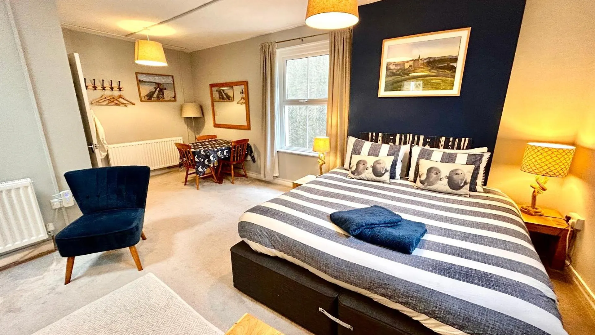 Private Pad - View Of High Street Apartment Tenby