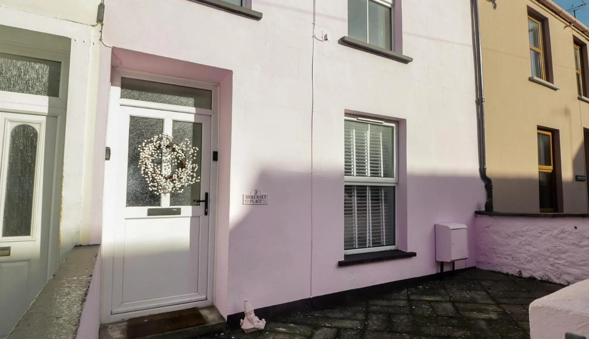 3 Somerset Place * Tenby