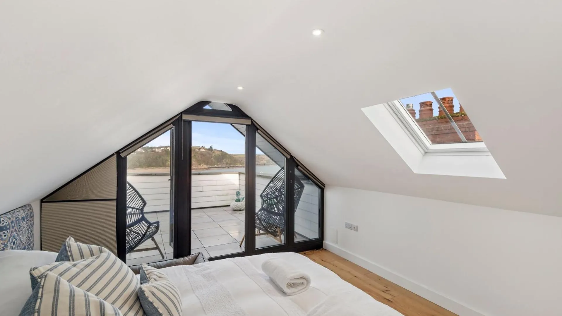 Ultra Marine - Large Roof Terrace Sea Views Apartment *