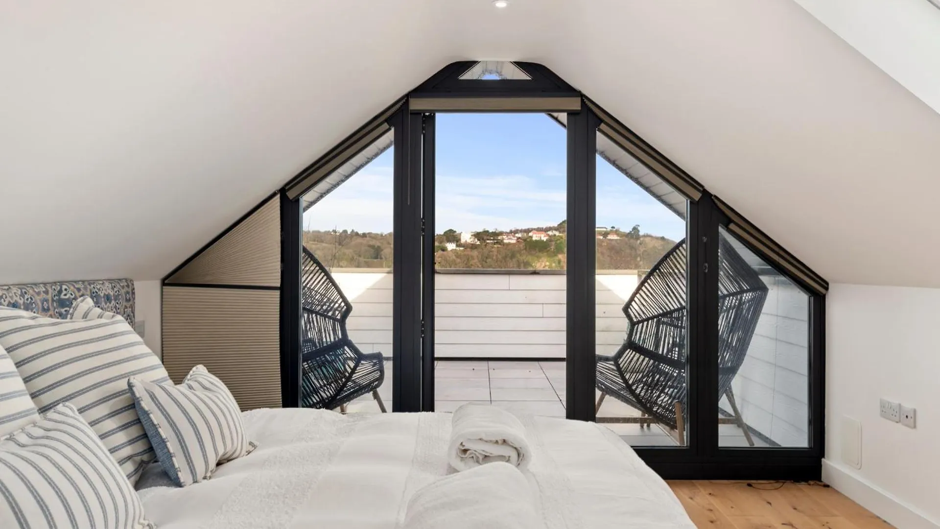 Apartment Ultra Marine - Large Roof Terrace Sea Views Tenby
