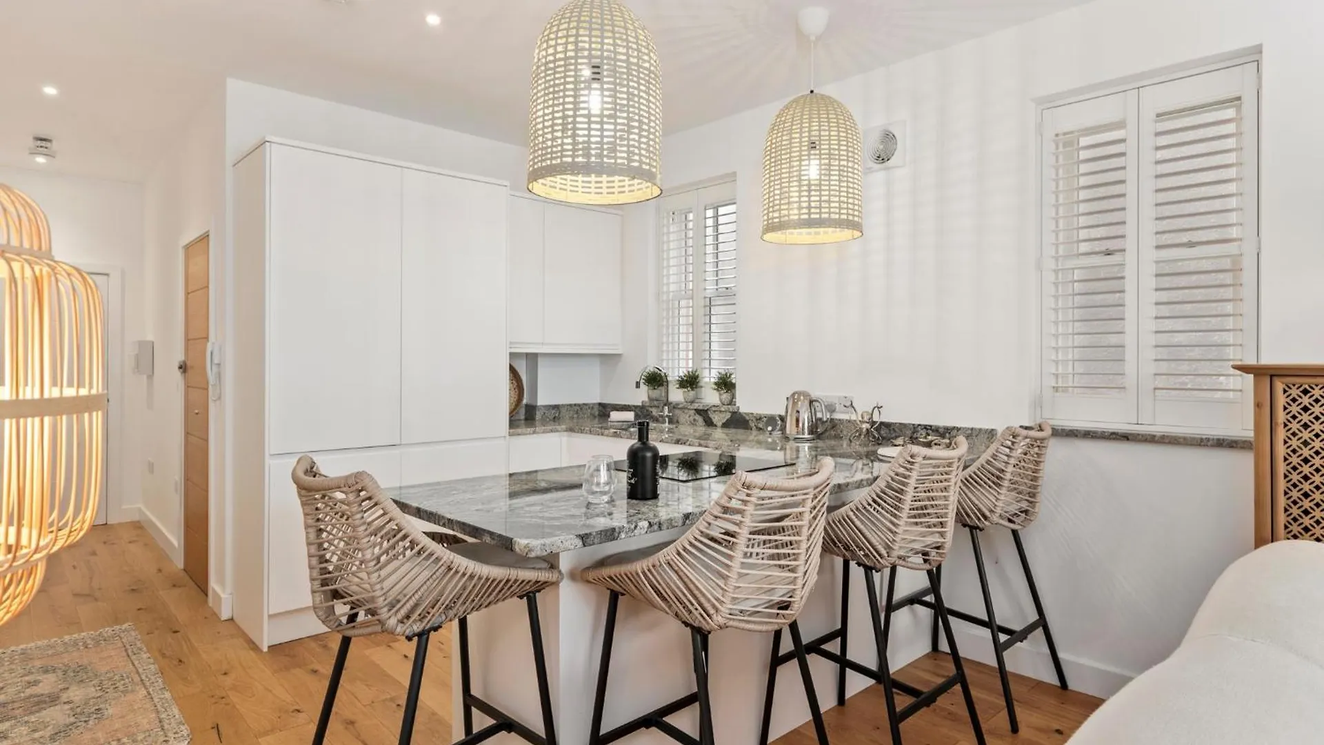 Ultra Marine - Large Roof Terrace Sea Views Apartment Tenby
