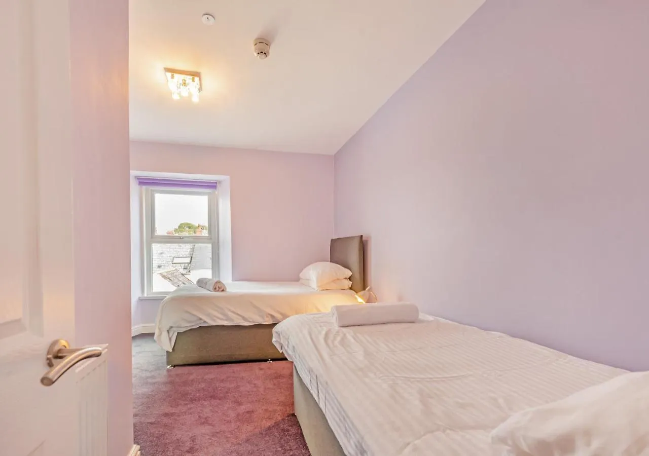 White Rose 4 * Tenby