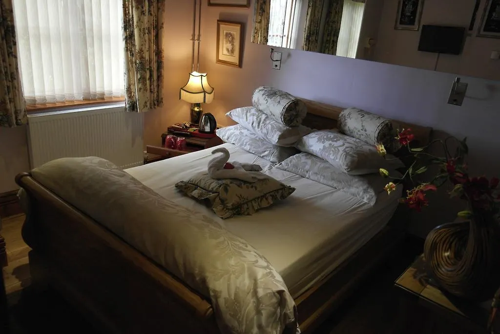Little Red Rooster Rest Guest house 4*