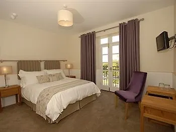 Trefloyne Manor Country house