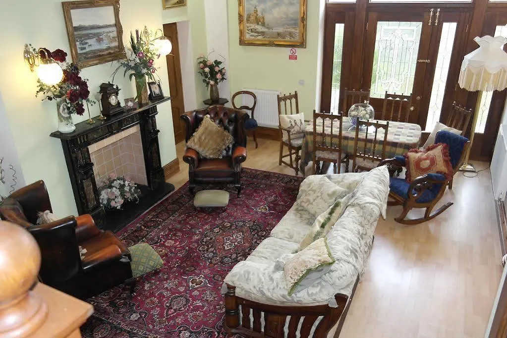 Little Red Rooster Rest Guest house Tenby