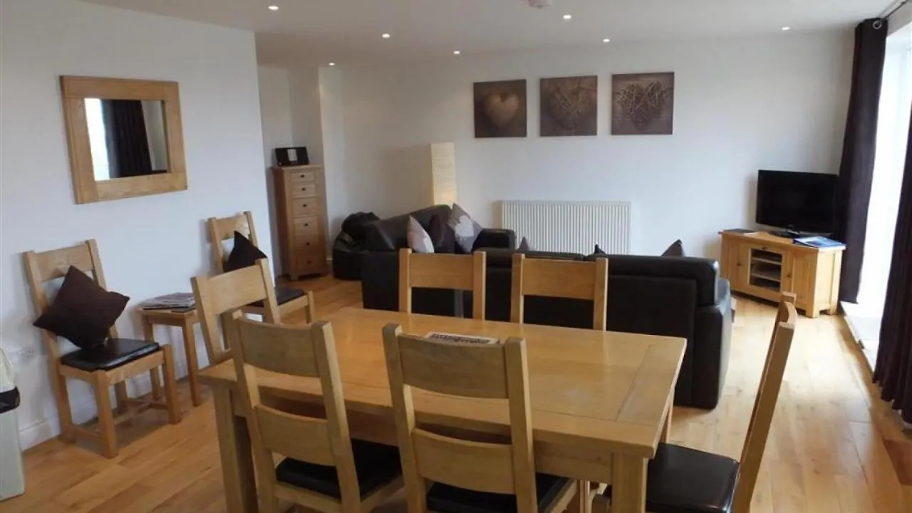 Cobourg House 6 *
