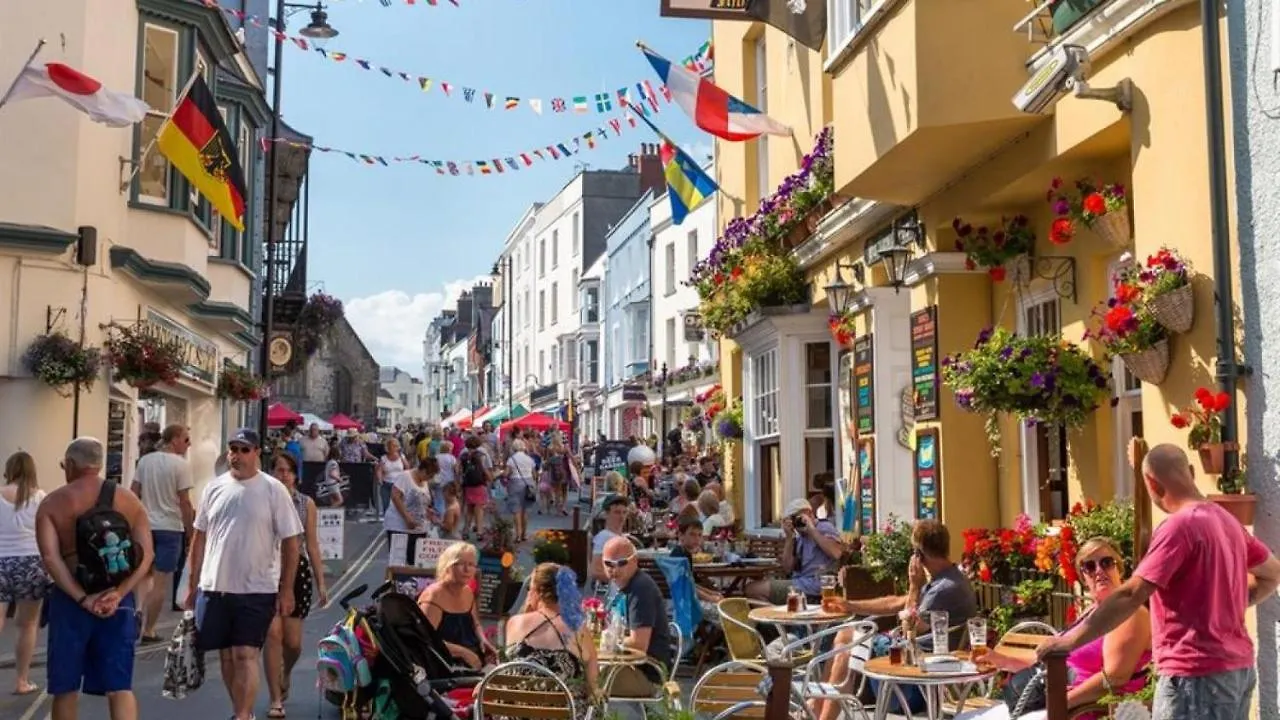 Cobourg House 6 * Tenby