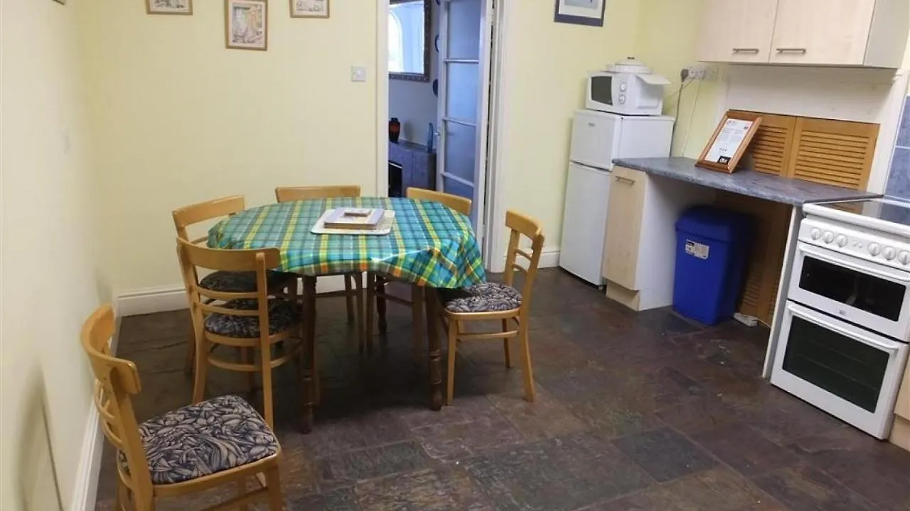 White House Flat Apartment Tenby