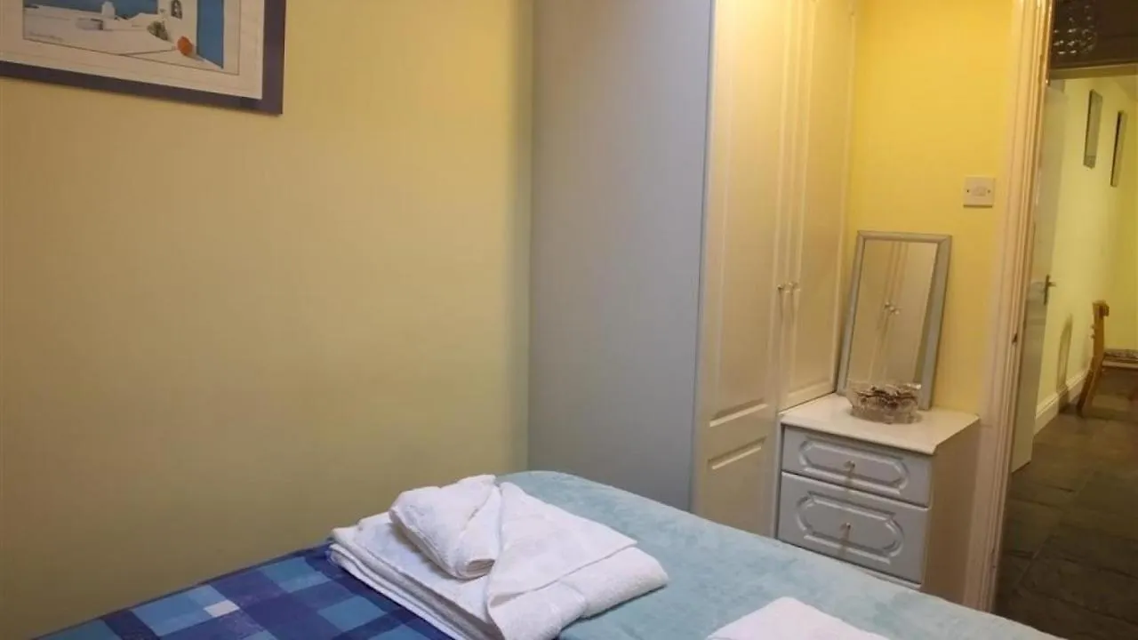White House Flat * Tenby
