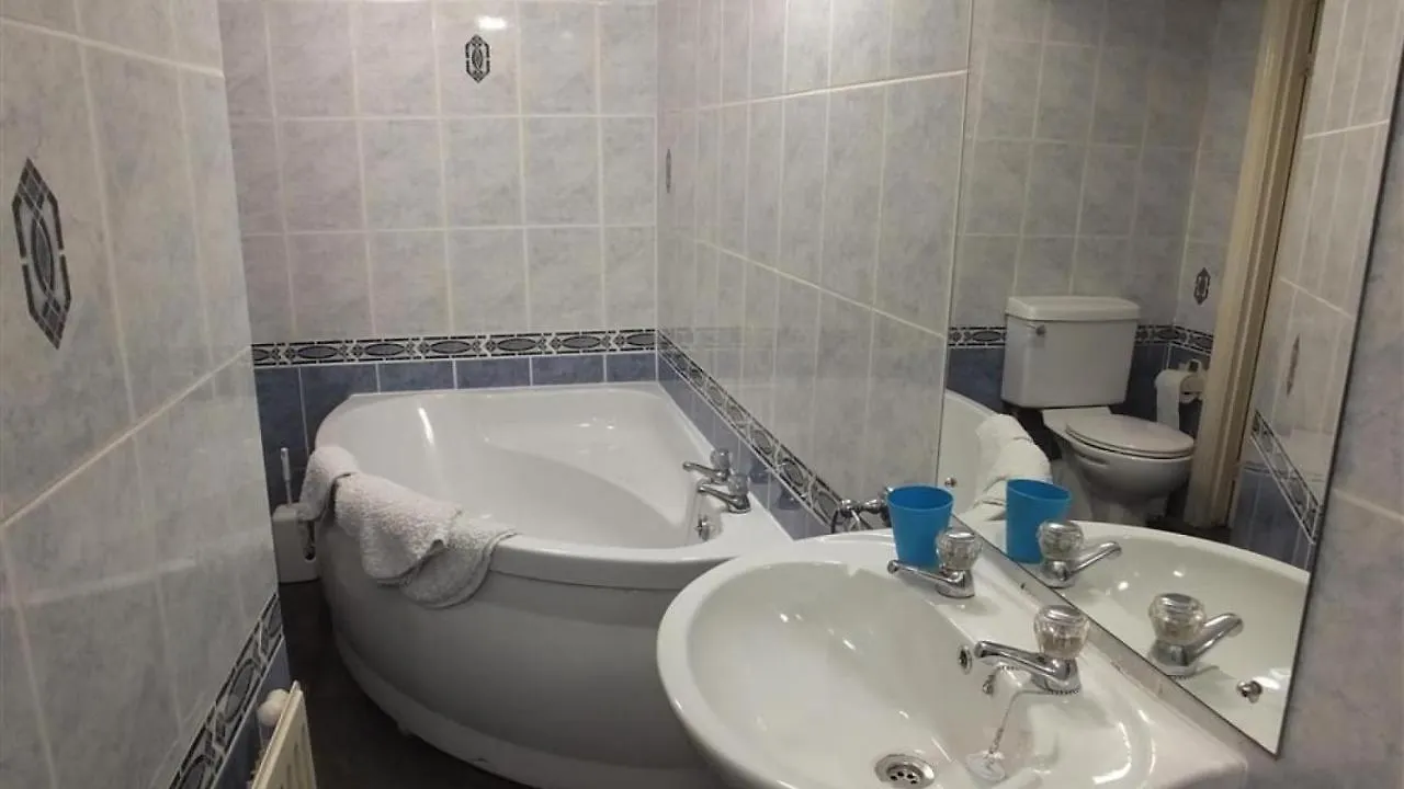 White House Flat Tenby